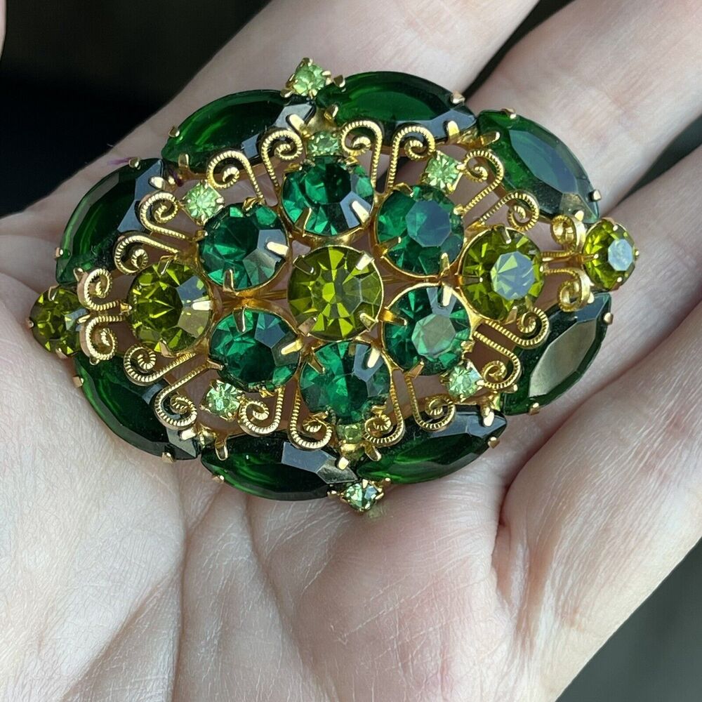 Vintage Juliana DeLizza Elster Green Rhinestone Brooch Gold Filigree Dome Pin